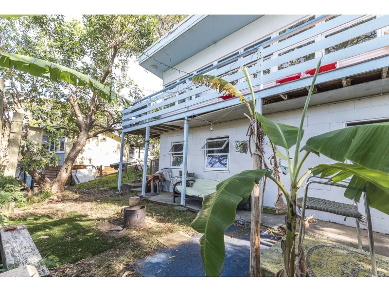 115 Mooloomba rd, Point Lookout QLD 4183