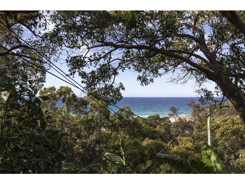 115 Mooloomba rd, Point Lookout QLD 4183