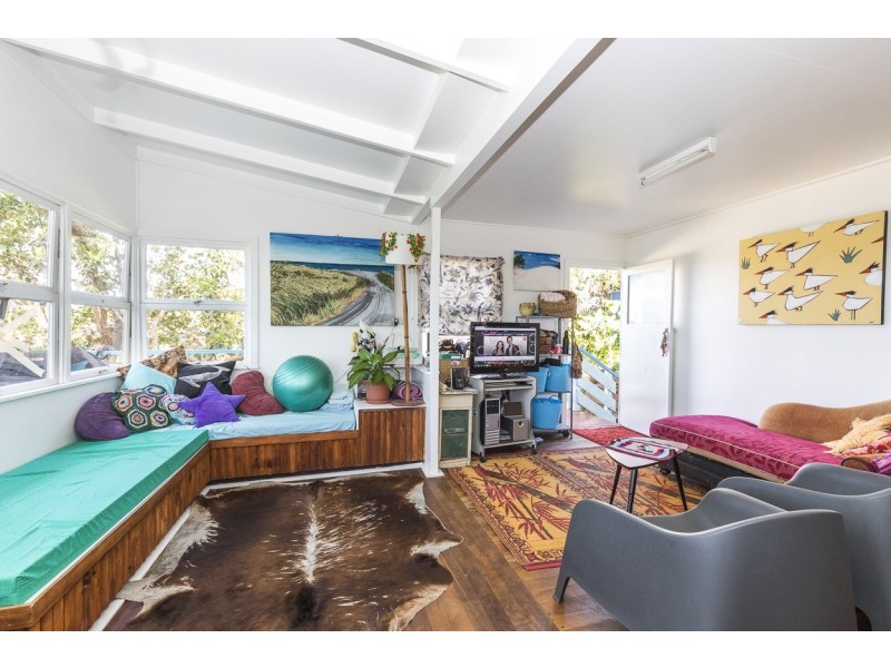 115 Mooloomba rd, Point Lookout QLD 4183