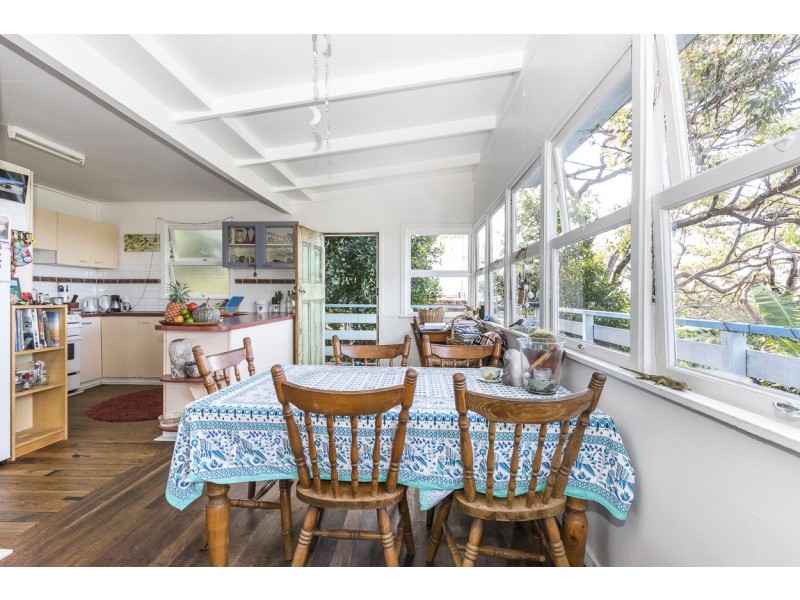 115 Mooloomba rd, Point Lookout QLD 4183