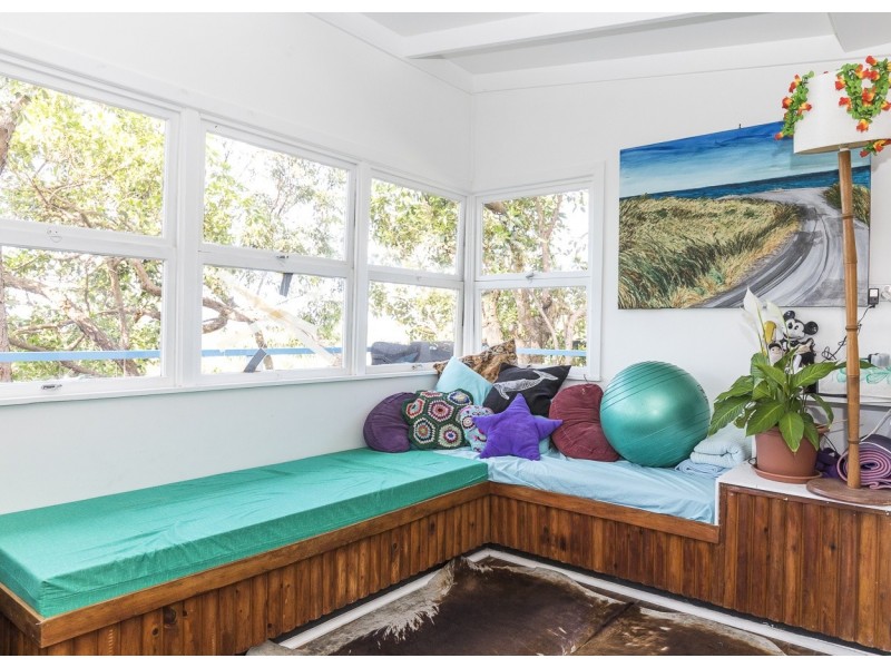 115 Mooloomba rd, Point Lookout QLD 4183