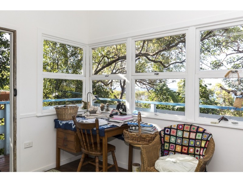 115 Mooloomba rd, Point Lookout QLD 4183