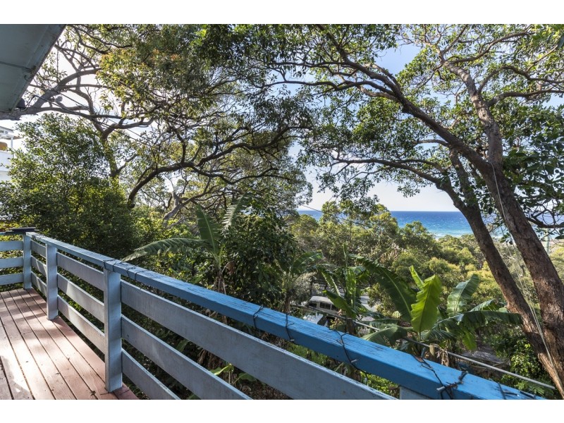 115 Mooloomba rd, Point Lookout QLD 4183