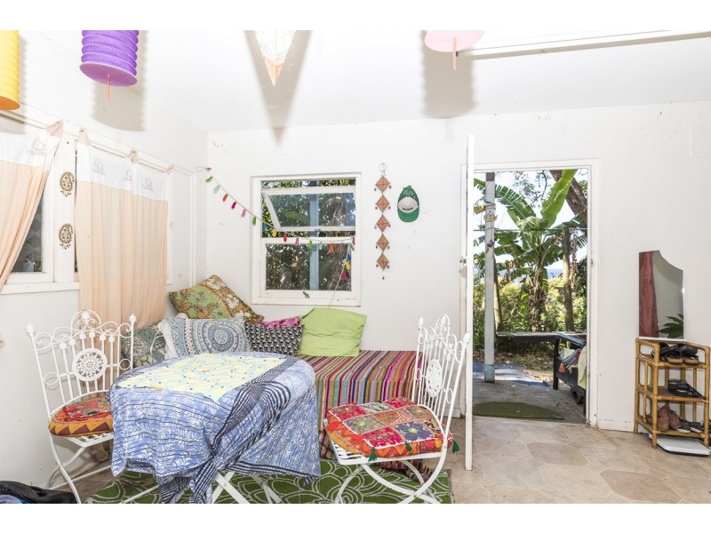 115 Mooloomba rd, Point Lookout QLD 4183