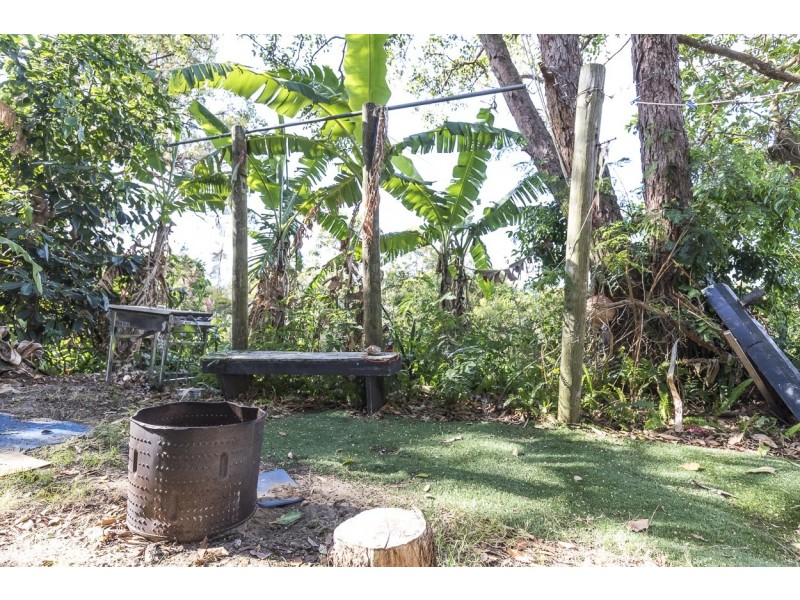 115 Mooloomba rd, Point Lookout QLD 4183