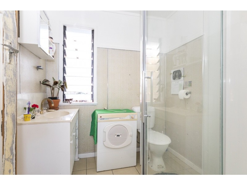 115 Mooloomba rd, Point Lookout QLD 4183