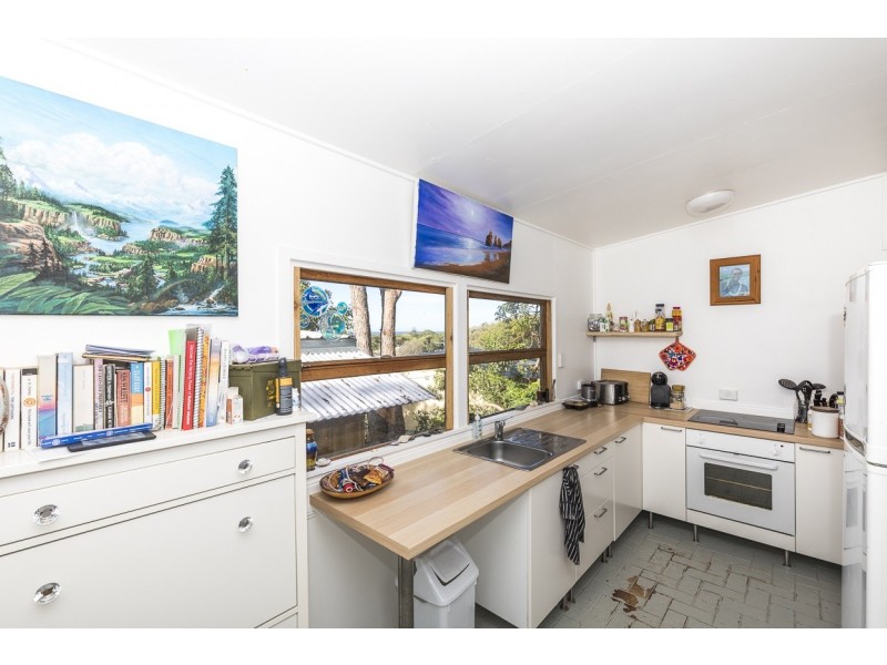 115 Mooloomba rd, Point Lookout QLD 4183