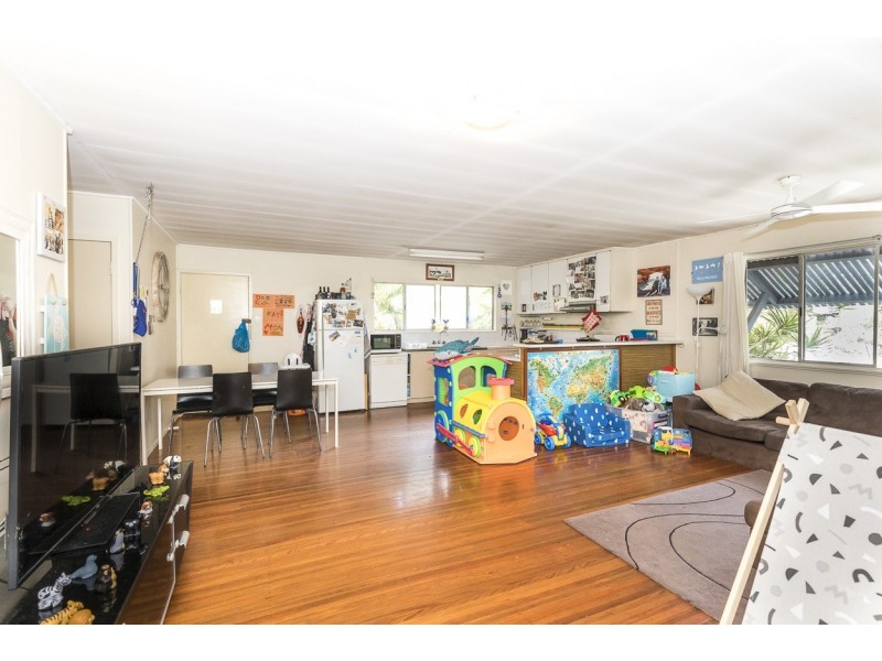 7 Bigoon Rd, Point Lookout QLD 4183