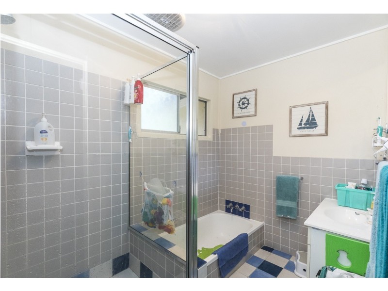 7 Bigoon Rd, Point Lookout QLD 4183