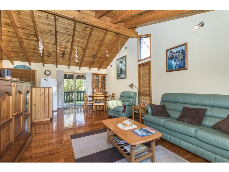 112 Mooloomba Rd, Point Lookout QLD 4183