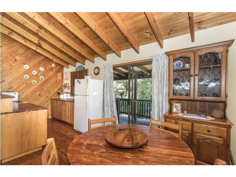 112 Mooloomba Rd, Point Lookout QLD 4183