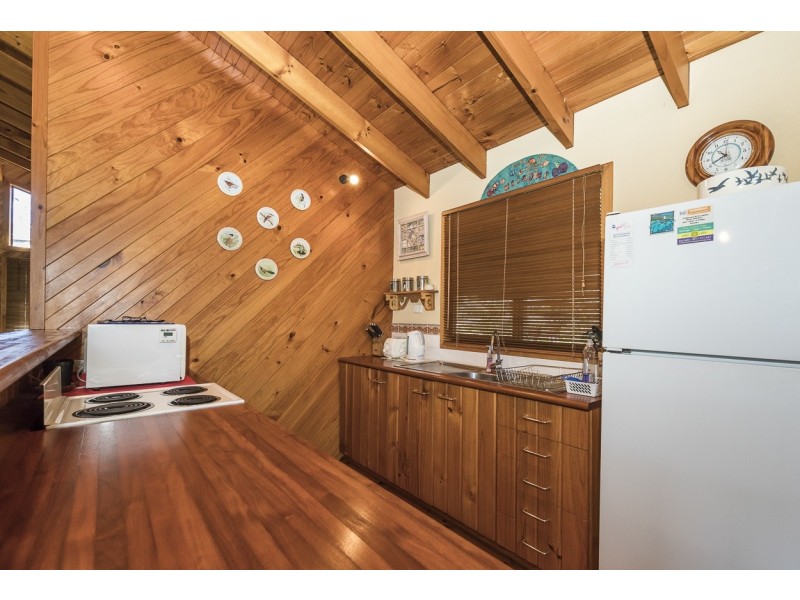 112 Mooloomba Rd, Point Lookout QLD 4183