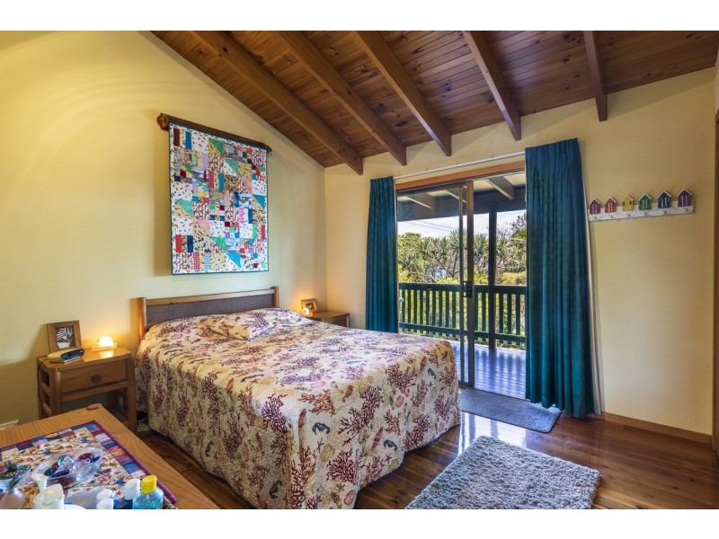 112 Mooloomba Rd, Point Lookout QLD 4183