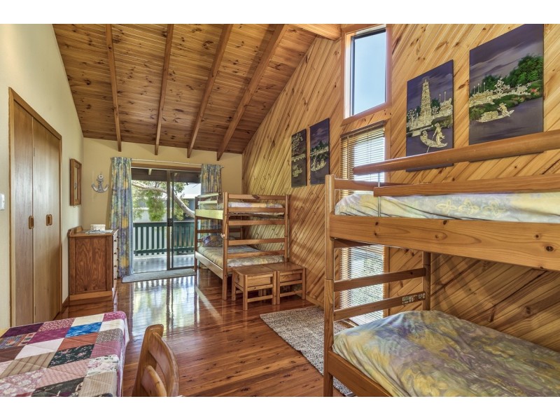 112 Mooloomba Rd, Point Lookout QLD 4183