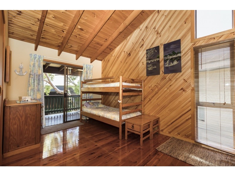 112 Mooloomba Rd, Point Lookout QLD 4183