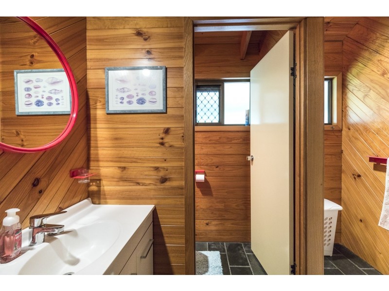 112 Mooloomba Rd, Point Lookout QLD 4183