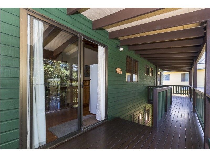 112 Mooloomba Rd, Point Lookout QLD 4183