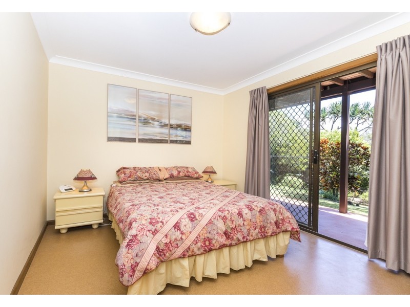 112 Mooloomba Rd, Point Lookout QLD 4183