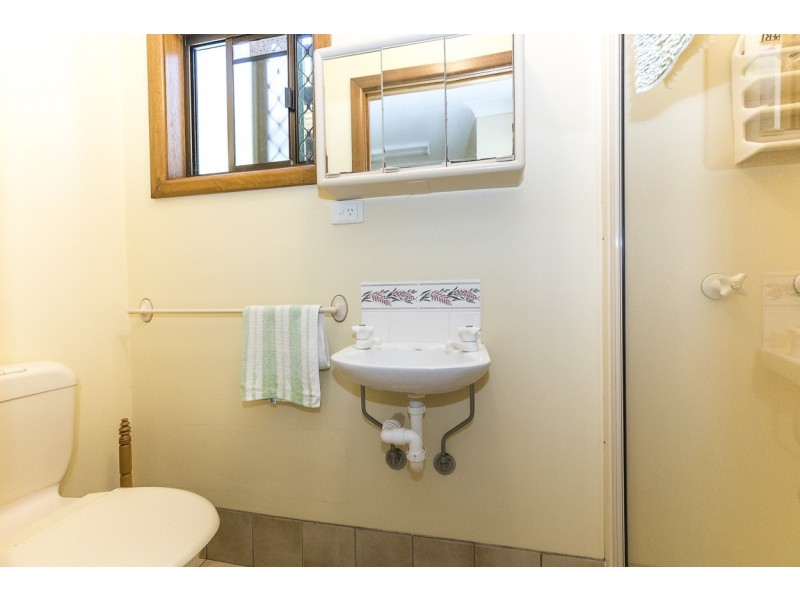 112 Mooloomba Rd, Point Lookout QLD 4183