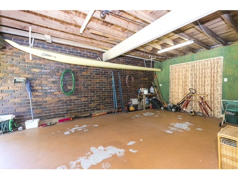 112 Mooloomba Rd, Point Lookout QLD 4183