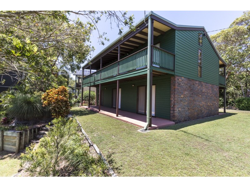 112 Mooloomba Rd, Point Lookout QLD 4183