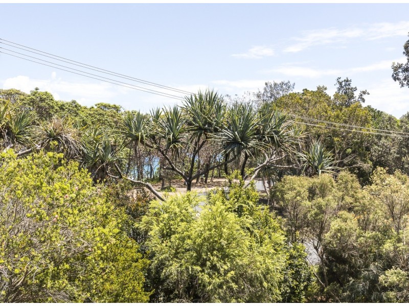 112 Mooloomba Rd, Point Lookout QLD 4183