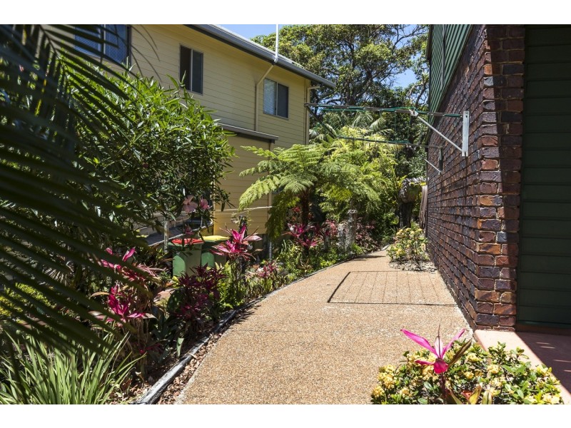 112 Mooloomba Rd, Point Lookout QLD 4183