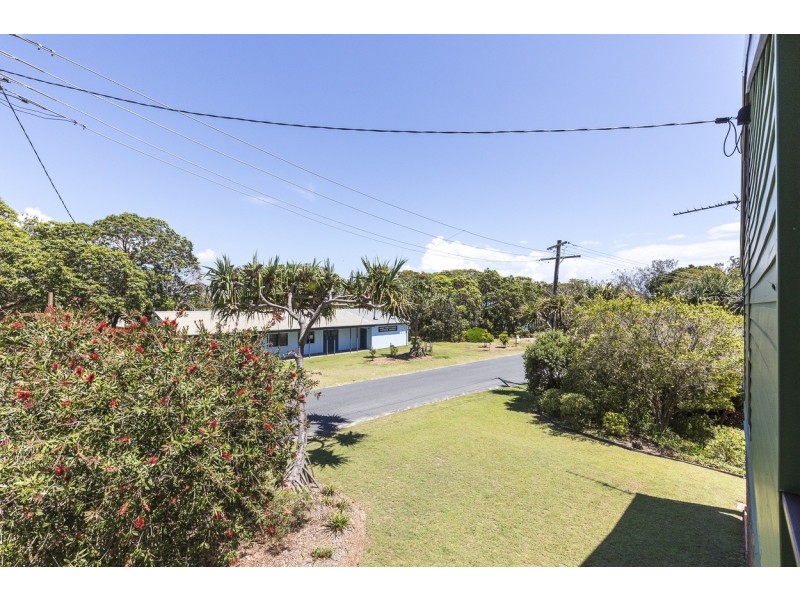 112 Mooloomba Rd, Point Lookout QLD 4183