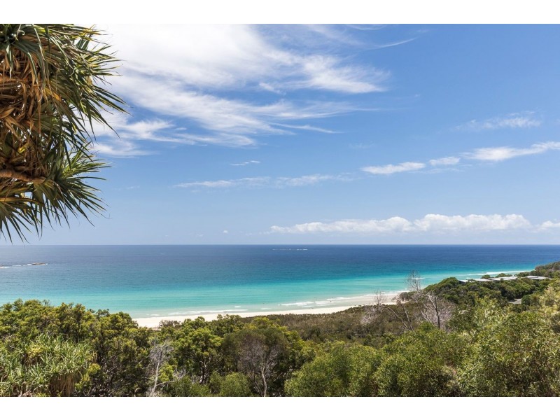 13a Cumming Parade, Point Lookout QLD 4183