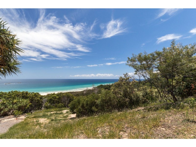 13a Cumming Parade, Point Lookout QLD 4183