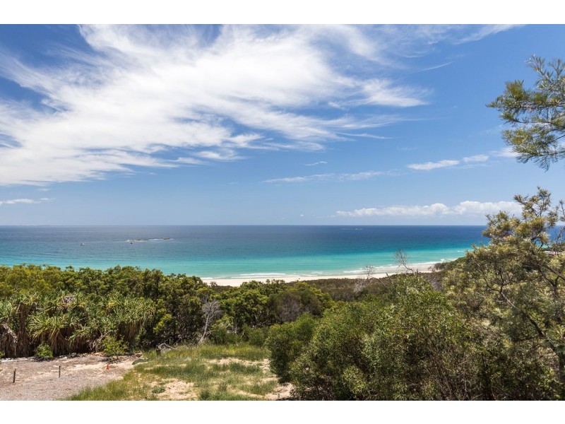 13a Cumming Parade, Point Lookout QLD 4183