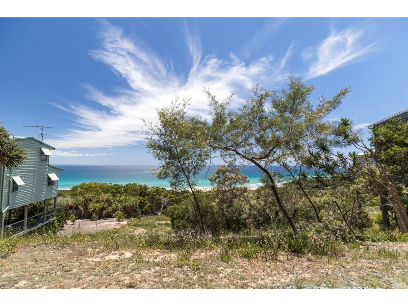 13a Cumming Parade, Point Lookout QLD 4183