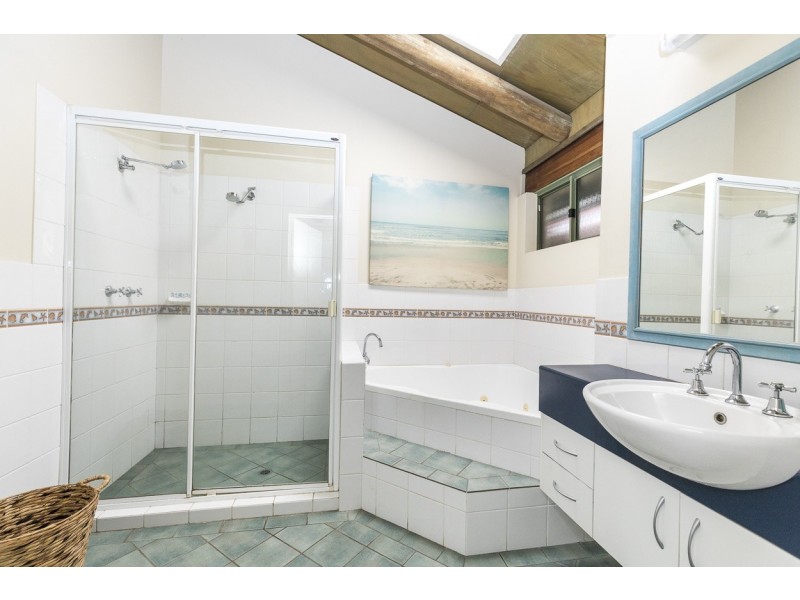 14/4-10 Kennedy Drive, Point Lookout QLD 4183