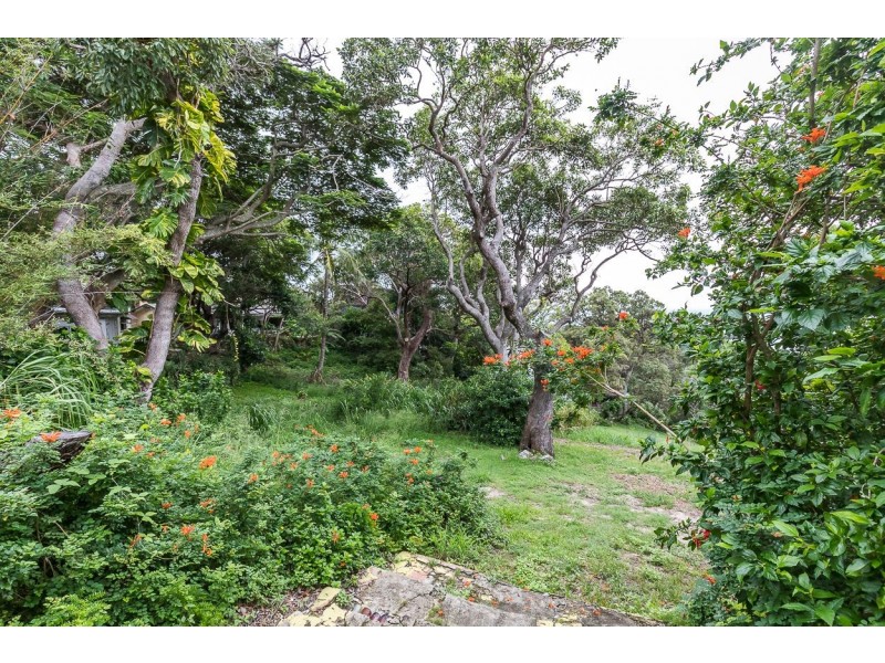 19 Yarrong Road, Point Lookout QLD 4183