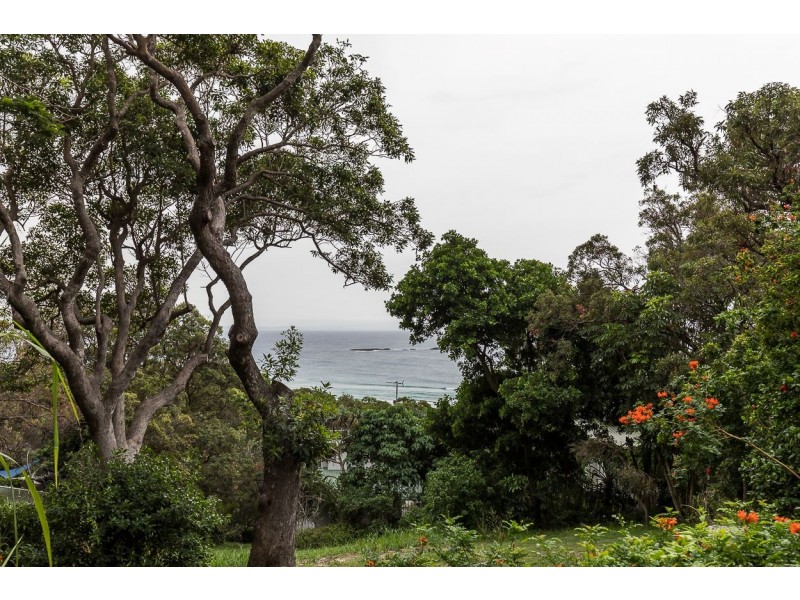 19 Yarrong Road, Point Lookout QLD 4183