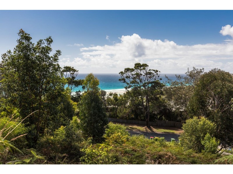 10 Cumming Parade, Point Lookout QLD 4183