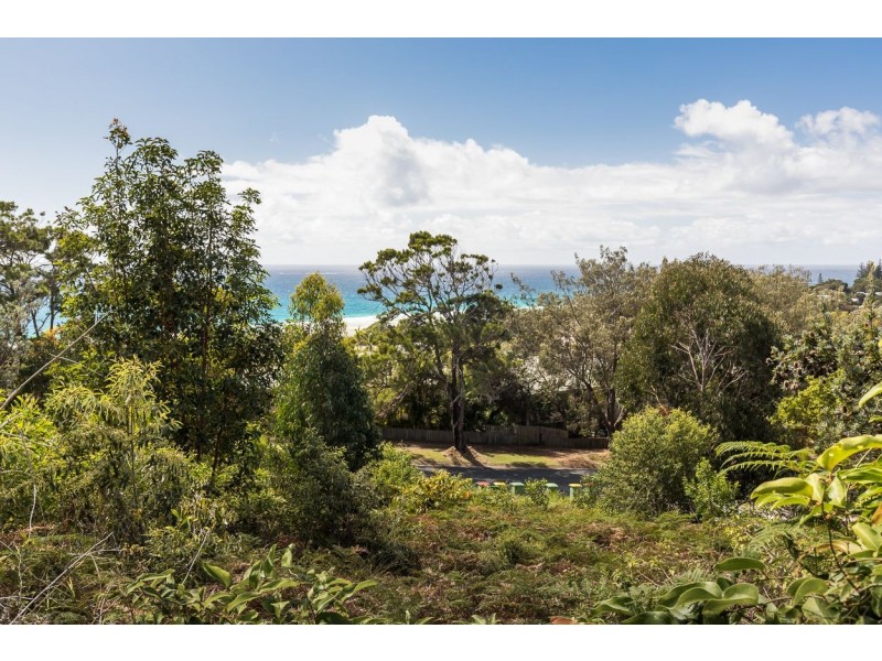 10 Cumming Parade, Point Lookout QLD 4183