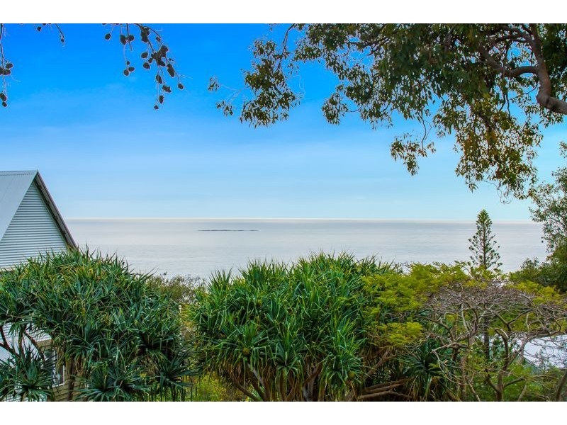 4 Baker Court, Point Lookout QLD 4183