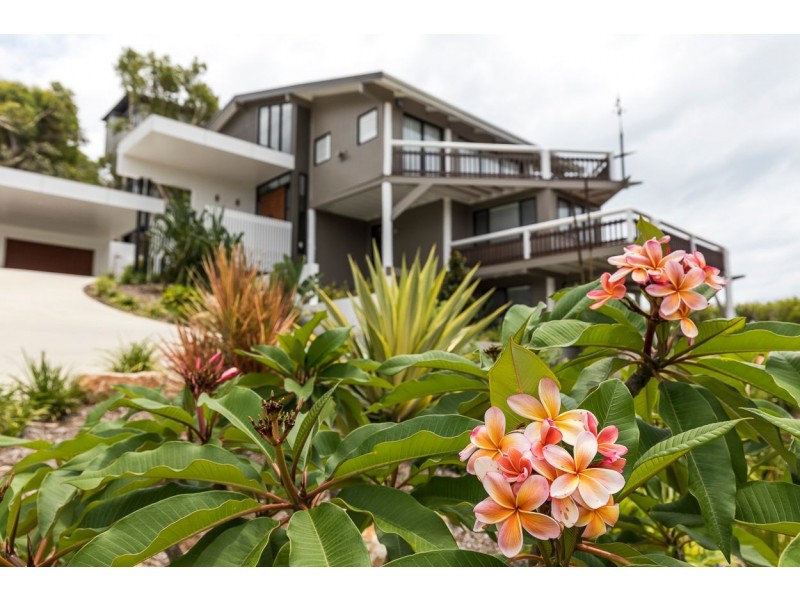 23 George Nothling Drive, Point Lookout QLD 4183