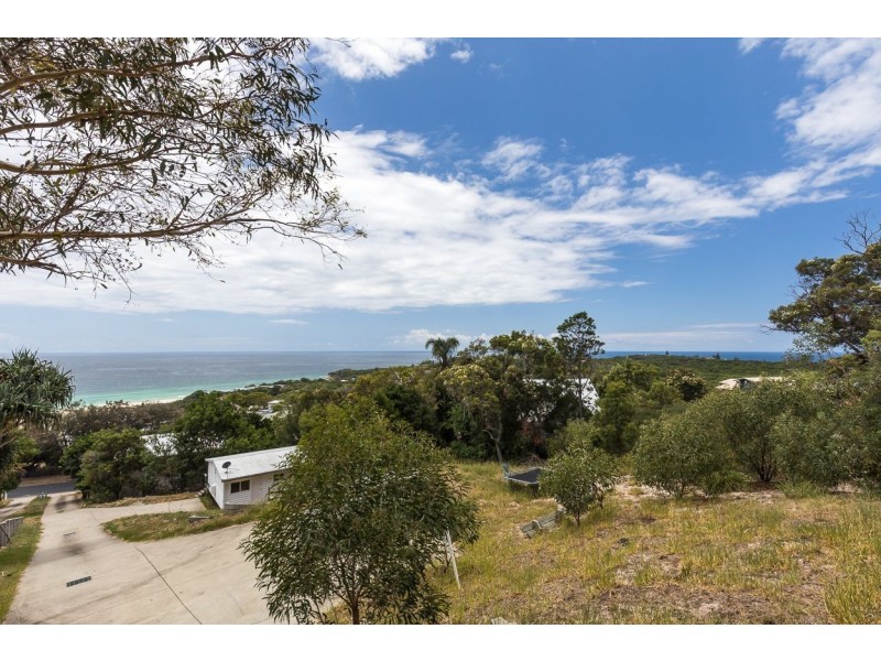 14 Cumming Parade, Point Lookout QLD 4183