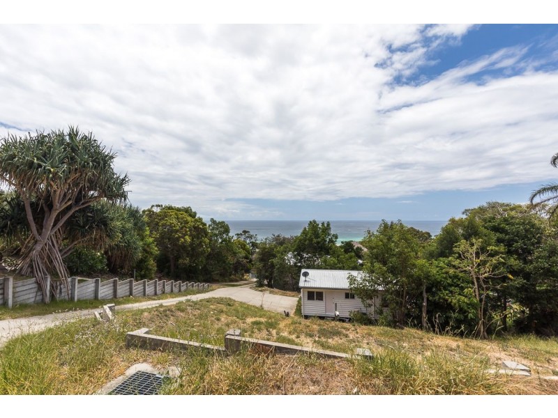 14 Cumming Parade, Point Lookout QLD 4183
