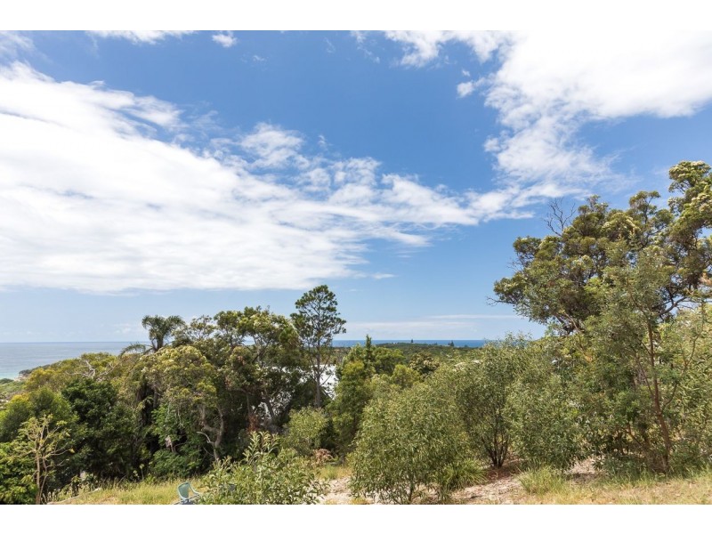 14 Cumming Parade, Point Lookout QLD 4183