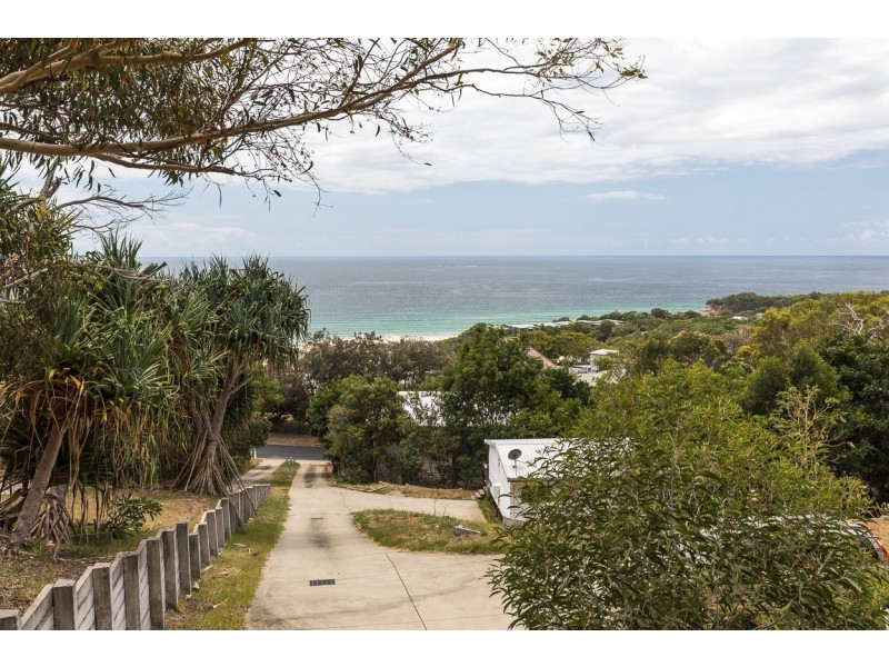 14 Cumming Parade, Point Lookout QLD 4183