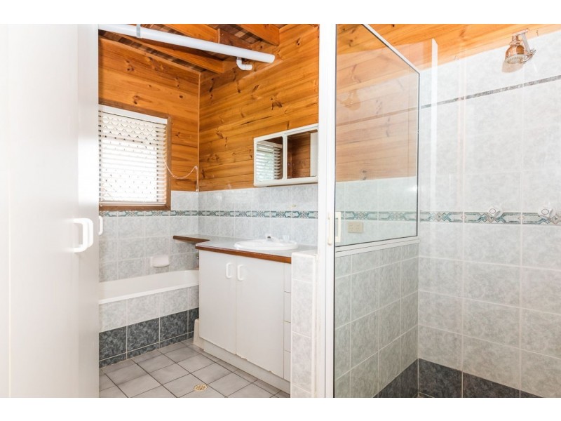 4 Merinda Crescent, Point Lookout QLD 4183