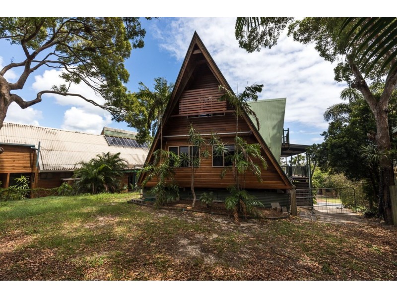 4 Merinda Crescent, Point Lookout QLD 4183