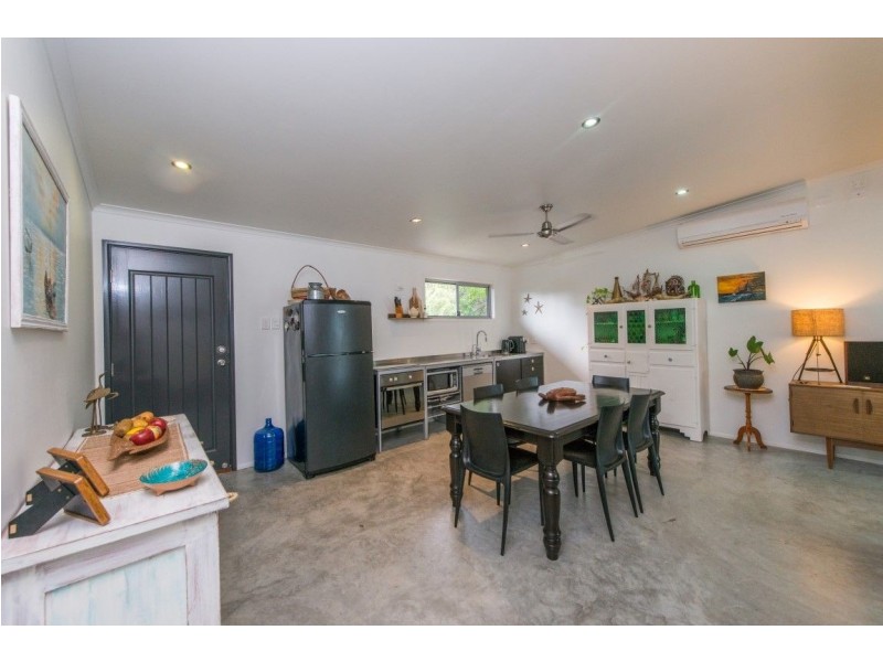 6a Donahue St, Point Lookout QLD 4183