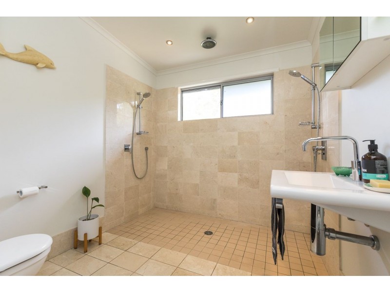 6a Donahue St, Point Lookout QLD 4183
