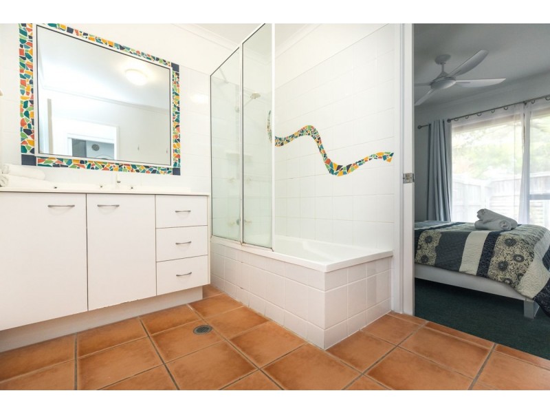 8/21-25 Cumming Parade, Point Lookout QLD 4183