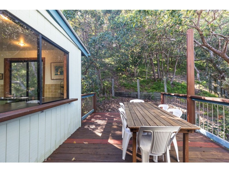 36 Samarinda Way, Point Lookout QLD 4183