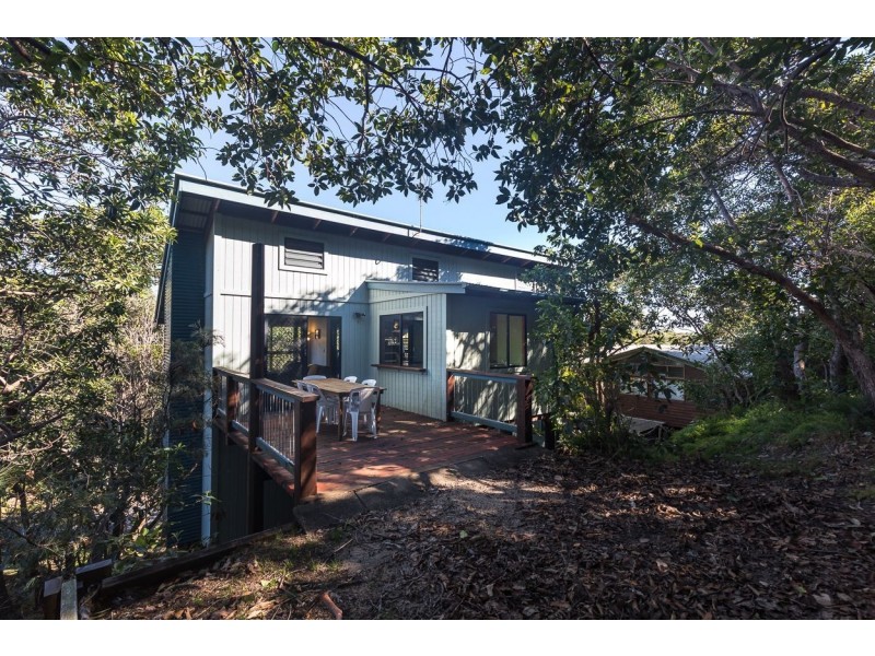 36 Samarinda Way, Point Lookout QLD 4183